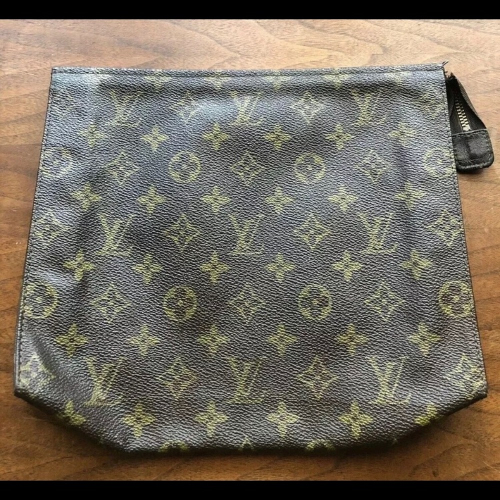 LOUIS VUITTON Monogram Cosmetic Bag Pouch Poche